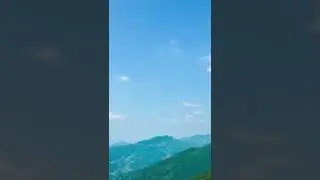 Природа красивое лето, горы, голубое небо и белые облака