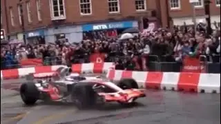 Jenson Button drives his F1 car in the streets of Manchester! 😳🔥 Turn up your volume 🎶🔊