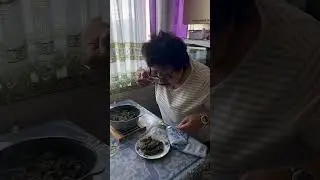 Ура! Кулинарное волшебство: долма с виноградными листьями  готова!