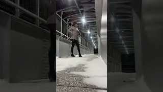 Кроссдрессер гуляет