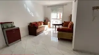 شقة للبيع طابق أول مشمسة طول انهار والثمن جد مناسب كتبعد عى البحر5دقايق