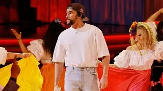I’m Obsessed With Bad Bunny’s Dad Jeans at the Grammys