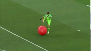 Goleiro do Brasil estourou bola gigante  MEME
