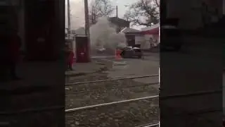 Иномарка горит на трамвайных путях в центре Краснодара
