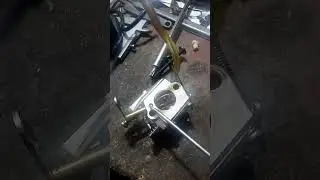 Левый карбюратор
