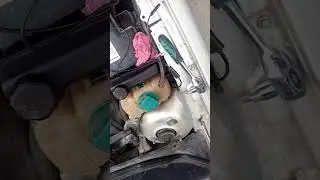 как снять ремень вспомогательных механизмов на  Volvo S80 1G