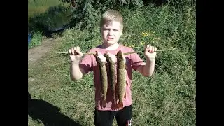 Учим детей ловить щук на спиннинг. Дети и рыбалка.