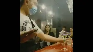 Lagi Santai Di Cafe !! Ehhh....Malah Kena Semburan Api 😱😱