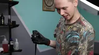 Тату трайбол, две совершенно разные работы но связанные с собой одним стилем