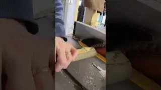 Rifaccio il manico di un coltello con un pezzo ulivo potato.