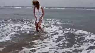 Любимая кокетничает