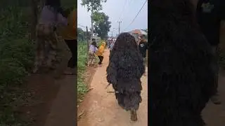 Terulang lagi dede gemes di kejar GRANDONG GIMBAL langsung berlarian sandal pada lepas