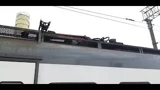 Поднятие пантографа ЭП2Д-0051 на станции Звенигород. 05.03.2022.