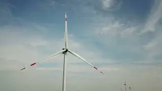 Небо, степь, ветряные станции. Красота!