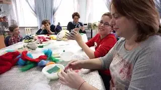 Декорирование пасхальных яиц в студии валяния