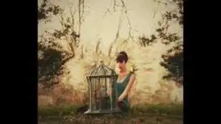 TEK BASINA BIR KIZ - Nurgül Yenigün