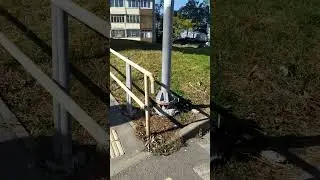 Светофор так и валяется на ВГУЭСе