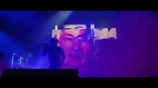 軽蔑と始まり 「The World You Live In」