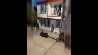Cuando te ayudan a escapar de la esposa