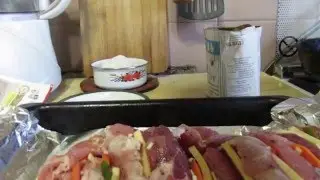процесс  приготовления свинины в фольге