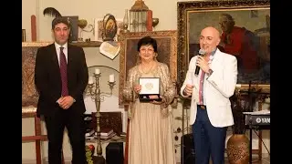 Награждение декана Факультета финансов и банковского дела Седы Саркисовны Насибян