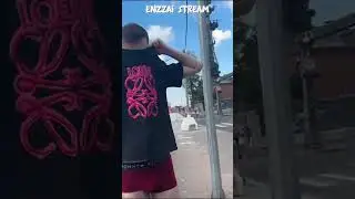 ПРЫГНУЛ В РЕКУ (МОСКВА) #enzzai #shorts #twitch #эсбос #москва #донат #мелстрой