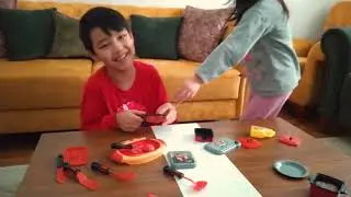Have fun with opening kitchen toy