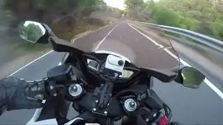 Tomando curvas en moto