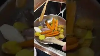 Ягнёнок в травах и миндальной панировке с овощами