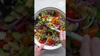 This is the best pasta salad recipe for parties, potlucks and cookouts! #pastasalad