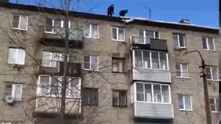 Адская уборка снега с крыши !!!