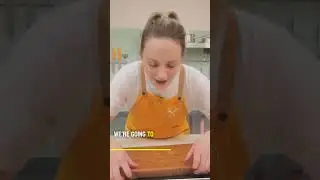 How To Turn A Baked Cake Out Of Its Tin #shorts