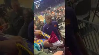 Kevin Durant NOT Signing Autographs #phoenixsuns #kd #kevindurant #signingautographs #nba