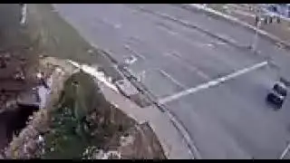 Отлетевшие колеса автомобиля