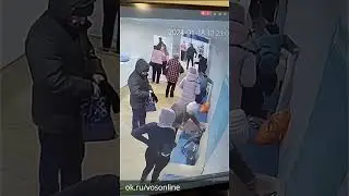 Бабушка «божий одуванчик» виртуозно украла кошелек в поликлинике и попала на камеру наблюдения.