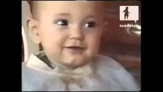 Смех ребенка напоминает звуки дельфина