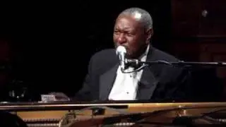 Freddy Cole performs 