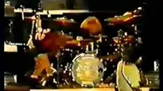 Guns N' Roses with Brian May: "Tie Your Mother Down" (live London 1992)