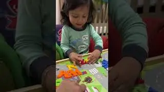 Tan solo 2 años ya identifica los números y la letras algunas en inglés y español