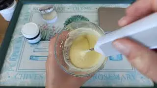 Натуральный силиконовый крем для рук с воском.