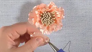 Florists, can you tell me the name of the flower? I make a kanzashi brooch with my own hands