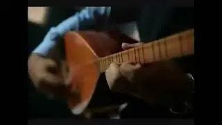 Yeşil yaprak arasında kırmızı gül goncesi (Sabâ Türkü) Karaoke