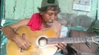 Hiburan jalanan bersuara emas