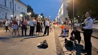 Коллективное пение на улице Нижнего Новгорода вечер (30 июня 2024)Сектор газа - Лирика