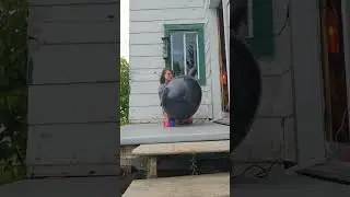 Fast motion of a black GL balloon 🎈✌️ 
