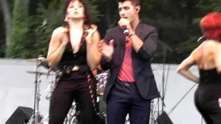 Joe Jonas-FastLife Six Flags WATCH IN HD*