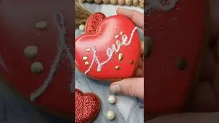 хотите научиться расписывать пряники?переходите ко мне в Инстаграм artcookies.ru. Старт курса 29.01🥳