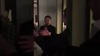 Анекдот про интеллигента на остановке
