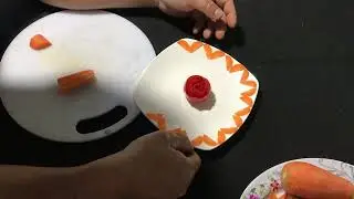 Decorate the fruit plate with fruit