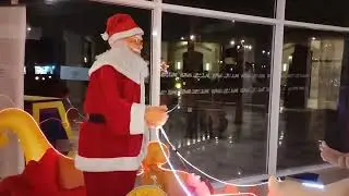 С Рождеством. Наш дед Мороз-круче. и внучка у него есть. а сын Морозко.